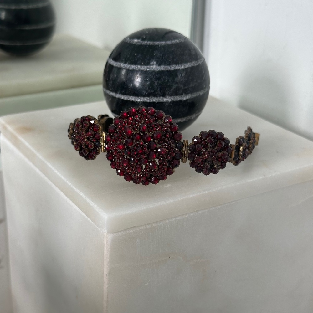 Victorian Antique Bohemian Garnet Flower Bracelet with clasp - RARE - Picture 2 of 10